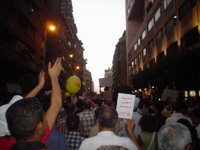 المسيرة بجوار البستان مول