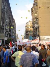 بالونات كفاية تحلق فوق المسيرة